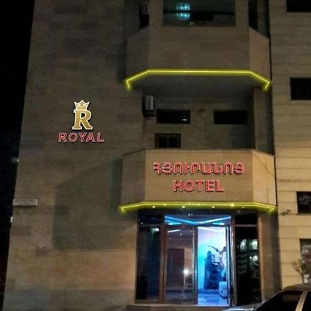 Royal Plus Hotel Ereván Exterior foto